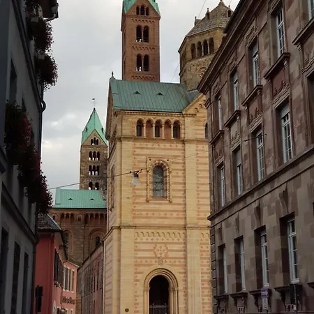 Wohnen Direkt Am Rhein, Zentrums- Und Domnah, 55qm * Speyer